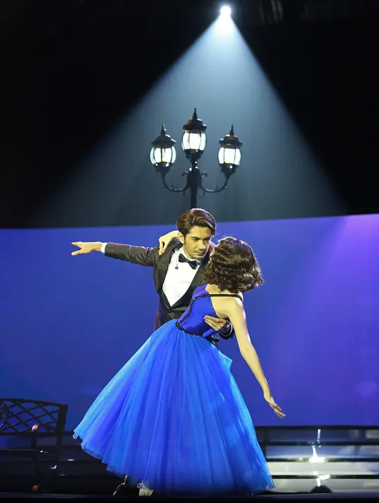 Dalam sesi ketiga, BCl membawakan lagu  berjudul Mungkin Suatu Hari dan Pernah Muda. Setelah itu, ia melanjutkan dengan lagu Jangan Gila. Setelah beberapa bait lagu dinyanyikan, muncul aktor ganteng Reza Rahadian. (Bambang E. Ros/Bintang.com)