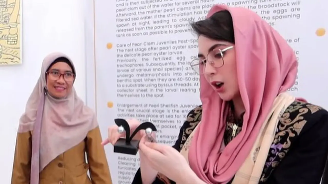Arumi Bachsin cantik dengan kerudung (Instagram/arumibachsin_94)