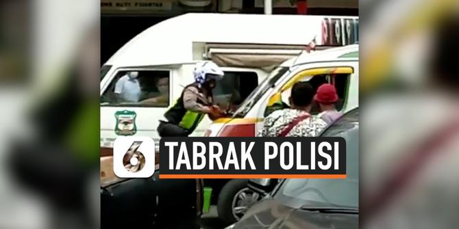 VIDEO: Tolak Ditertibkan, Angkot Nekat Tabrak Polantas