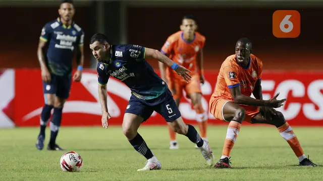 FOTO: Unggul 1-0 atas Persiraja di Babak Pertama, Persib Incar Juara Grup D - Farshad Noor; Ousmane Fane