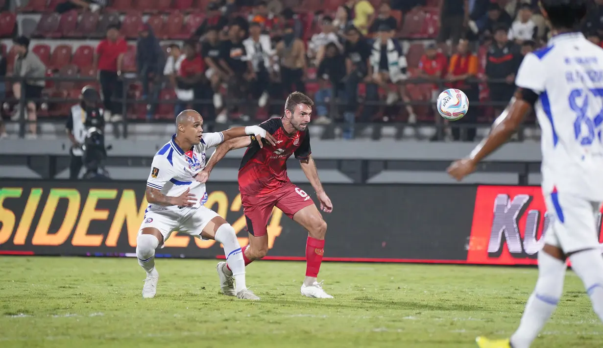 

<p>Pemain Persija Jakarta, Ramon Bueno (kanan) berusaha mengejar bola dibayangi pemain Arema FC, William Moreira pada laga matchday kedua Grup B Piala Presiden 2024 di Stadion Kapten I Wayan Dipta, Gianyar, Bali, Rabu (24/7/2024). (Dok. Persija)
<p>” data-template-var=”image”></picture>
<div>
<p><span>1</span><span>/</span><span>7</span>
<p>Pemain Persija Jakarta, Ramon Bueno (kanan) berusaha mengejar bola dibayangi pemain Arema FC, William Moreira pada laga matchday kedua Grup B Piala Presiden 2024 di Stadion Kapten I Wayan Dipta, Gianyar, Bali, Rabu (24/7/2024). (Dok. Persija)
</div>
</div>
</figure>
<figure id=