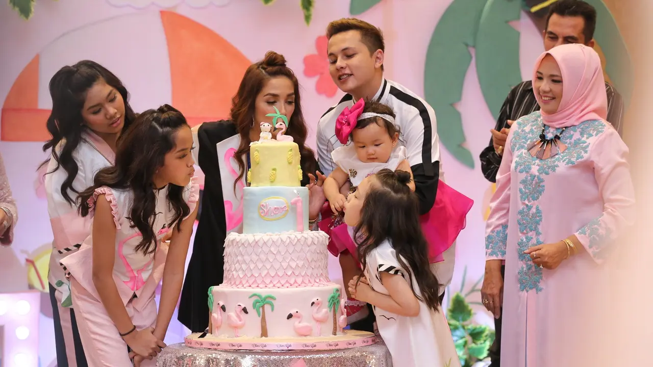 [Bintang] Andhika Pratama dan Ussy Sulistiawaty