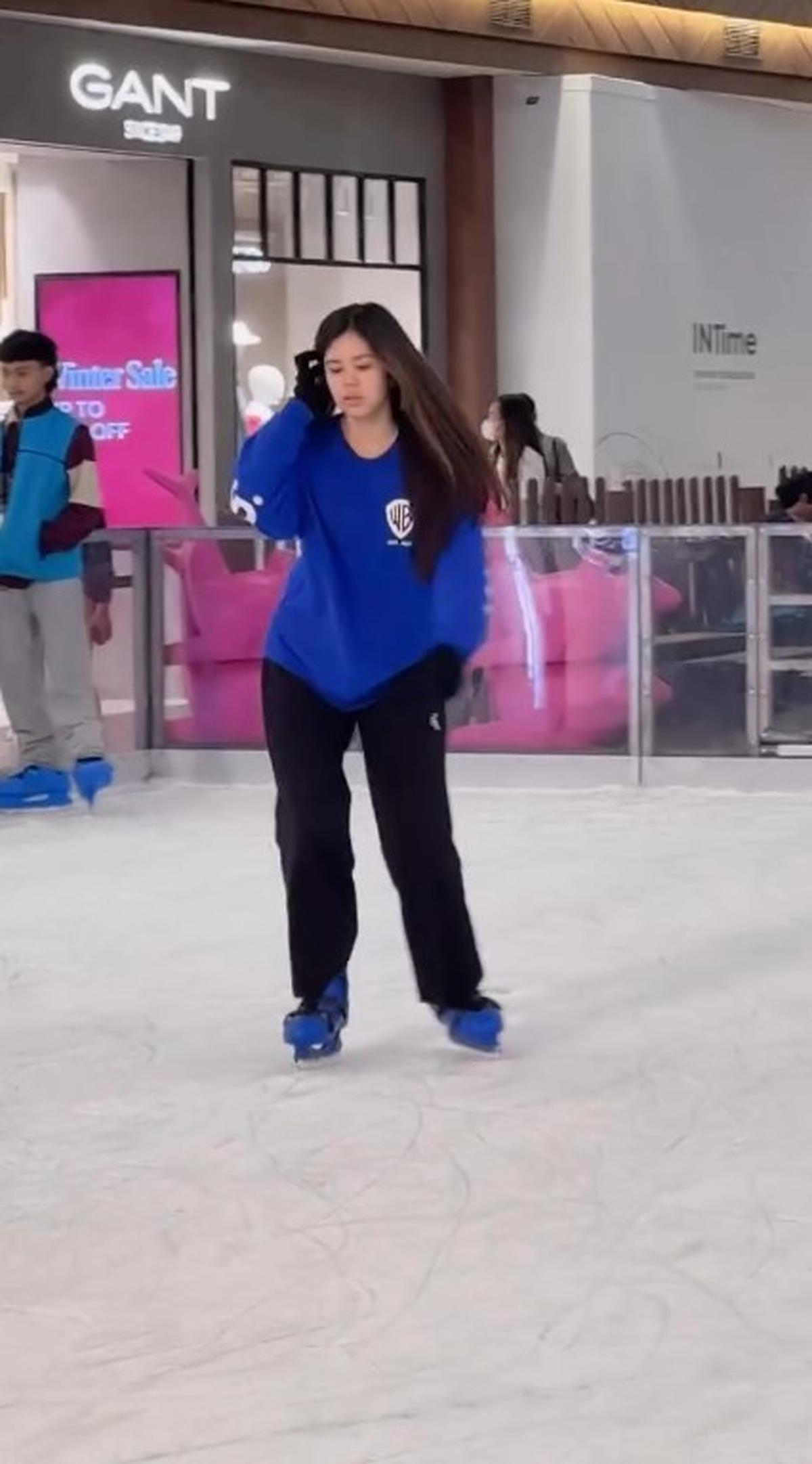 Potret Safeea Anak Mulan Jameela dan Ahmad Dhani Main Ice Skating, Ternyata Jago - Tunjukkan Aksi Berputar