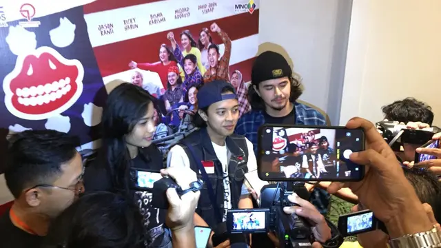 Pemain dan kru film Koboy Kampus nonton bareng penggemar di Banjarmasin, Kalimantan Selatan.