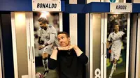 Pemeran Deadpool, Ryan Reynolds, mengunjungi markas Real Madrid. (Twitter)