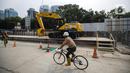 <p>Alat berat yang digunakan pada pembangunan proyek MRT Fase 2 di Monas, Jakarta, Selasa (20/9/2022). Dengan hadirnya Fase 2 ini, total panjang jalur utara-selatan menjadi sekitar 27,8 kilometer. (Liputan6.com/Faizal Fanani)</p>