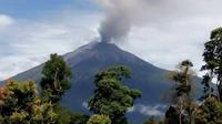 Gunung Kerinci merupakan gunung api tertinggi di Asia Tenggara yang terakhir meletus pada 2009. (B Santoso/Liputan6.com)