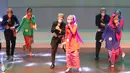 Para finalis Abang None Jakarta selatan 2016 saat menunjukan bakat tari di Balai Kartini, Jakarta, Jumat (20/5).Tersisa 30 finalis untuk menunjukkan kemampuannya di Abang None Jakarta selatan 2016.(Liputan6.com/Angga Yuniar)