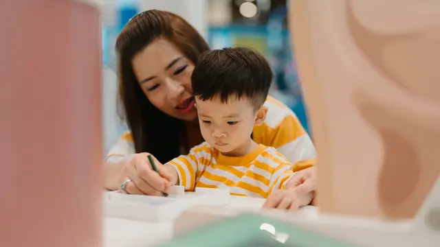 Salah satu upaya dukung perkembangan kognitif dan sosial emosional anak, digelar program edutainment Bebelac Tummyversity.