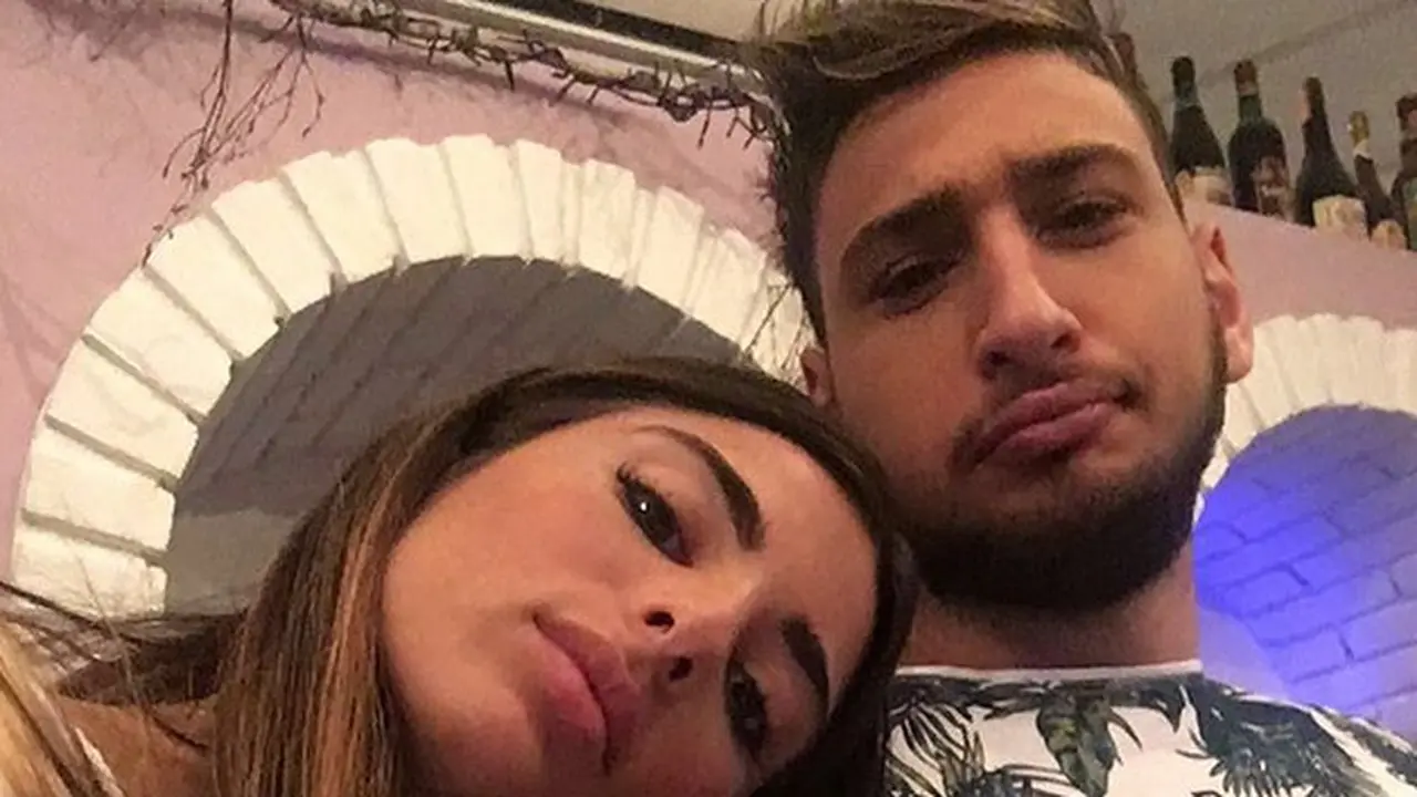 Kiper AC Milan Gianluigi Donnarumma bersama pacaranya