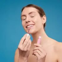 Berikut langkah-langkah untuk menciptakan makeup yang segar mesti acara di siang hari/copyright pexels/Shiny Diamond