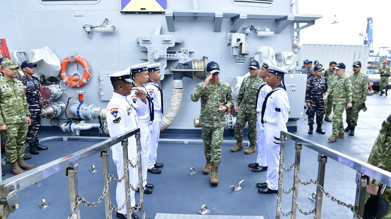 Siap Perkuat Armada TNI AL, KRI Prabu Siliwangi-321 Disambut Panglima TNI dan KASAL di Jakarta