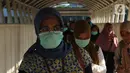 Warga beraktivitas menggunakan masker di kawasan Stasiun Palmerah, Jakarta, Sealasa (3/3/2020). Presiden Joko Widodo atau Jokowi mengimbau warga waspada terhadap virus corona atau COVID-19 dengan hidup higienis serta menjaga imunitas tubuh. (Liputan6.com/Johan Tallo)