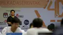 Ketua KPU Husni Kamil Manik memberikan arahan kepada peserta Apps Challange Code for Vote 4.0 di Kantor KPU, Jakarta, Minggu (8/11). Menyambut Pilkada Serentak 9 Desember 2015, KPU dan Perludem menggelar kompetisi (Liputan6.com/Faizal Fanani)
