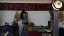 Pakaian dan tas terlihat selama acara Gebyar Ekraf di Bogor Creative Center, Kota Bogor, Minggu (11/12/2022). Acara ini  Menampilkan rekayasa pasar kreatif mulai dari Pameran Seni Rupa "Beridiri di Atas Kaki Sendiri", Showcase Produk Ekraf, Diskusi Workshop, Live Music, Festival Film Bogor, Teater, Piknik Dongeng, Tari, Pantomim, Musikalisasi Puisi, Sayembara Karya Tulis, Kuliner. (Liputan6.com/Magang/Aida Nuralifa)