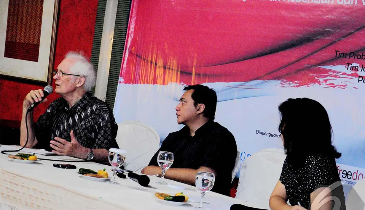Menurut Franz Magnis, yang biasa disapa Romo Magnis, kampanye hitam bisa berdampak buruk, yaitu sikap negatif dari masyarakat yang akan memilih pasangan calon presiden dan calon wakil presiden, Jakarta, Jumat (27/6/2014) (Liputan6.com/Faizal Fanani)
