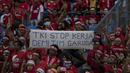 2. Meski bermain di jam kerja tidak mengurangi antusias para suporter untuk mendukung Timnas Indonesia yang bertarung melawan Kamboja. (Bola.com/Vitalis Yogi Trisna)
