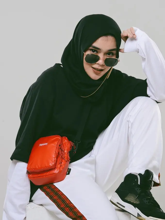 [Bintang] Tampil Pakai Hijab, 5 Gaya Sporty Sivia Azizah Makin Kekinian