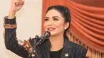 6 Potret Krisdayanti Jadi Dosen Tamu di UB, Bikin Mahasiswa Jadi Semangat (Sumber: Instagram/krisdayantilemos)