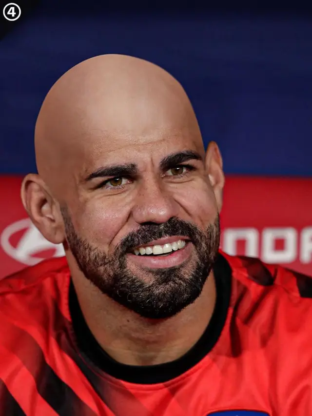 Foto Editan Pemain Bola Jadi Botak Ini Kocak