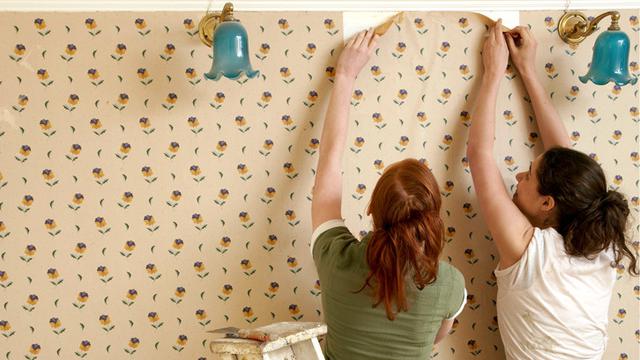 7 Cara Memasang Wallpaper Dinding Kamar  yang Mudah dan 