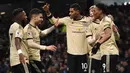 Pemain Manchester United, Anthony Martial (kanan) merayakan golnya ke gawang Burnley bersama rekan-rekannya pada pertandingan Liga Inggris di Turf Moor, Burnley, Inggris, Sabtu (28/12/2019). MU menang 2-0 dan melonjak ke posisi lima klasemen. (Oli SCARFF/AFP)