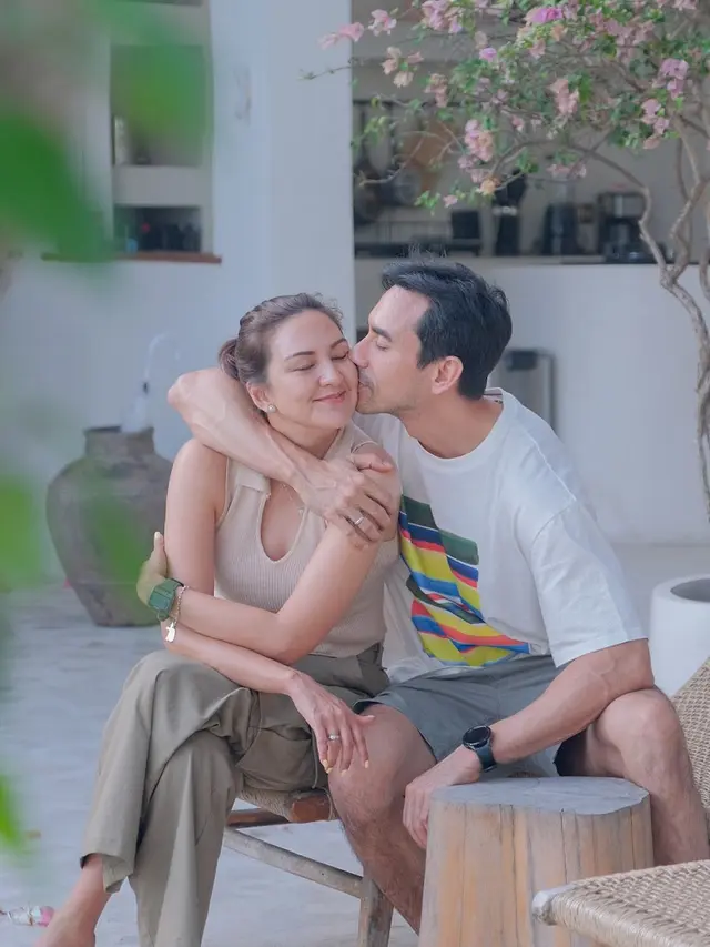 Gaya couple Darius dan Donna