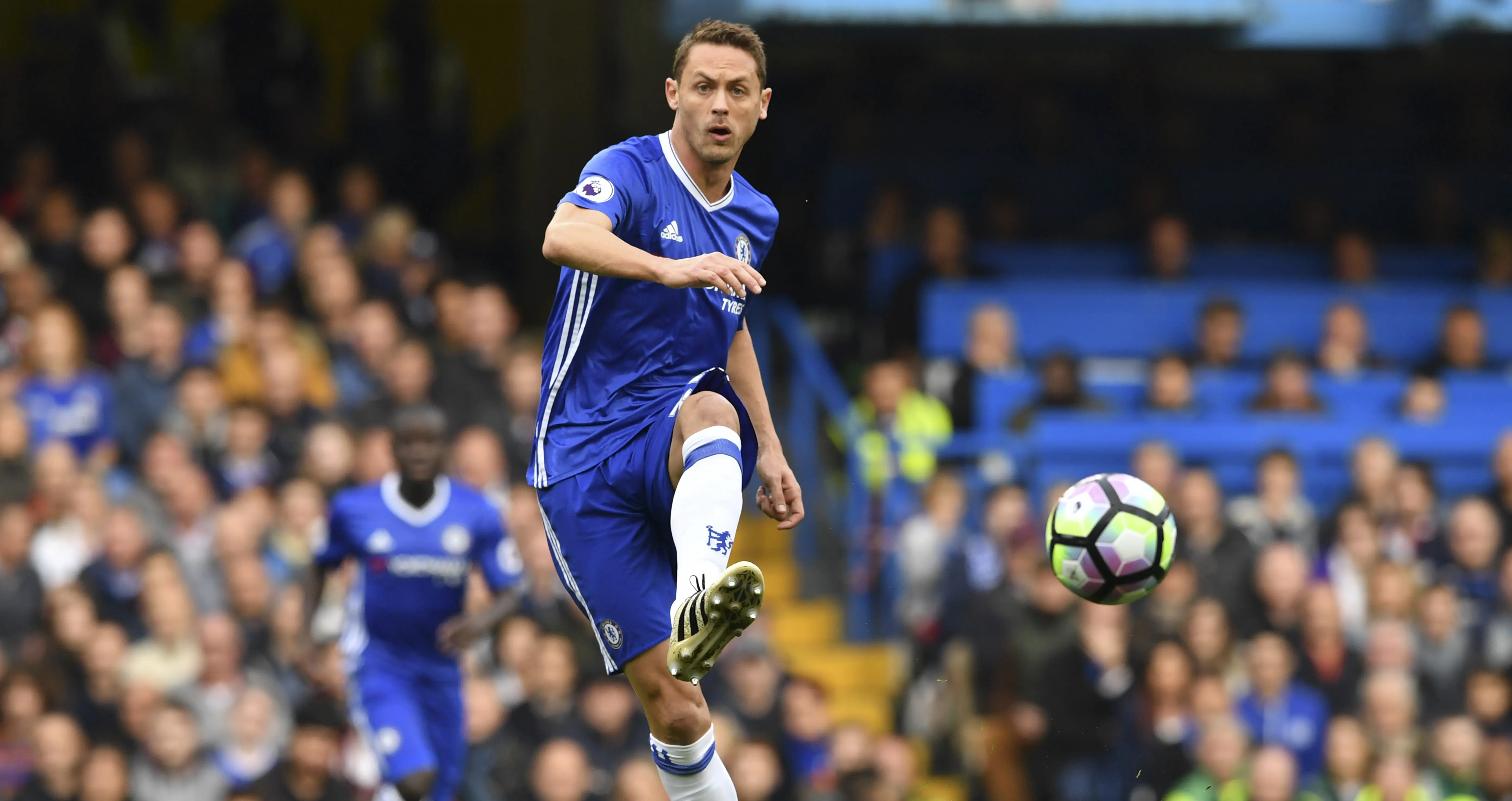 Nemanja Matic menghasilkan tujuh assist di Liga Inggris 2016/2017, lebih banyak ketimbang pemain terbaik MU, Ander Herrera dan Anthony Martial. (AFP/Ben Stansall)