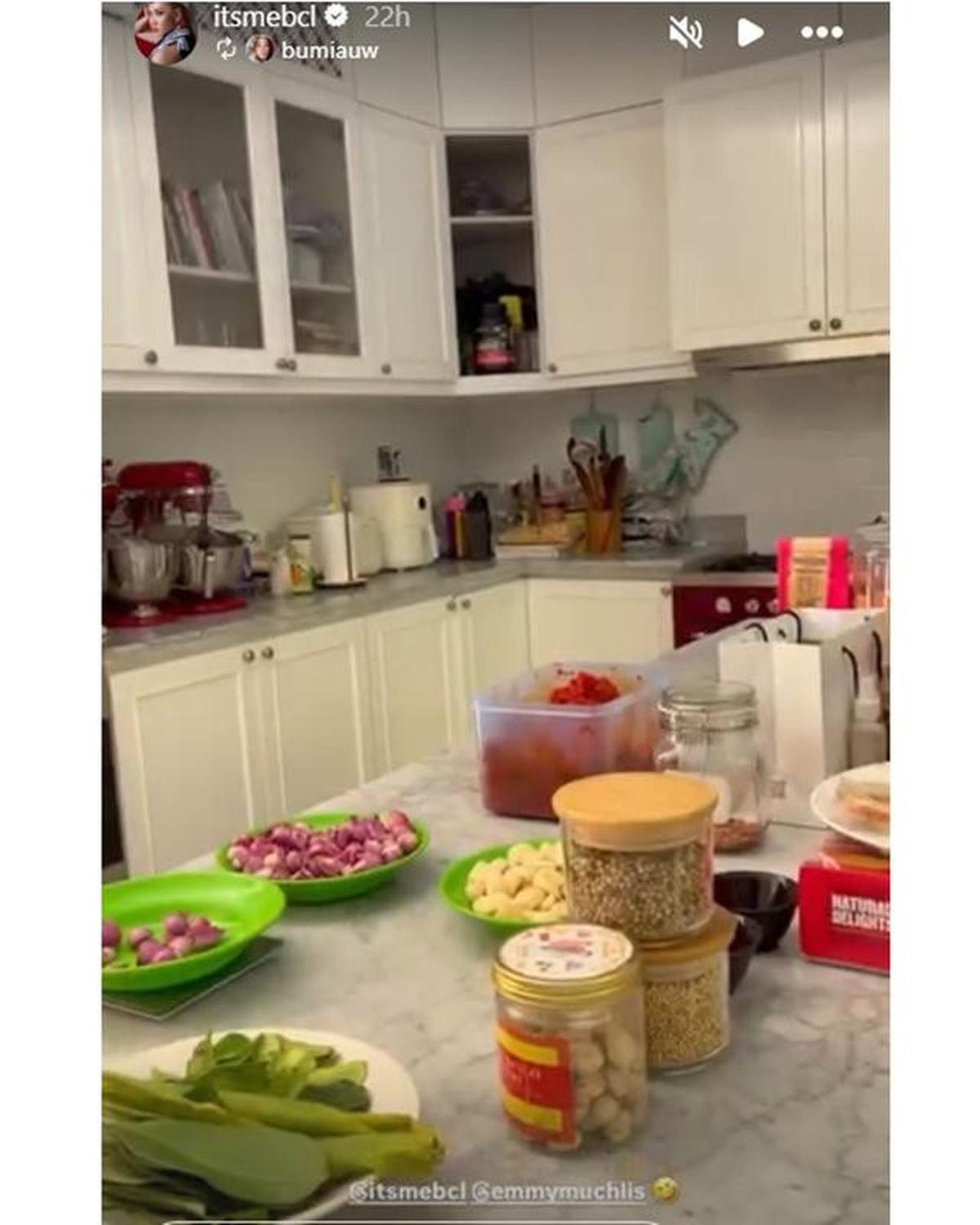 6 Potret BCL Masak Rendang Jelang Lebaran 2026, Tradisi Tahunan Bareng Keluarga