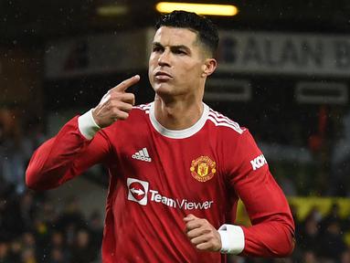 Cristiano Ronaldo bisa dibilang sebagai pemain terbaik sepanjang masa. Meski telah berumur 37 tahun, ia masih mampu tampil menawan pada tahun ini. Berikut 5 momen terbaik Cristiano Ronaldo di tahun 2021. (AFP/Daniel Leal)