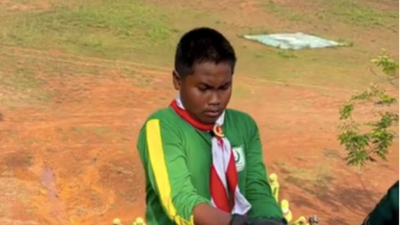 Momen Lucu saat Siswa SMP Dilatih Turun Tebing oleh TNI, ‘Om Takut Om, Sumpah Om’