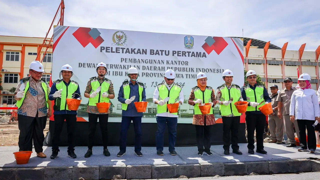 Peletakan batu pertama atau groundbreaking pembangunan Kantor Perwakilan DPD RI Provinsi Jawa Timur, pada Senin (13/5/2024). (Istimewa)