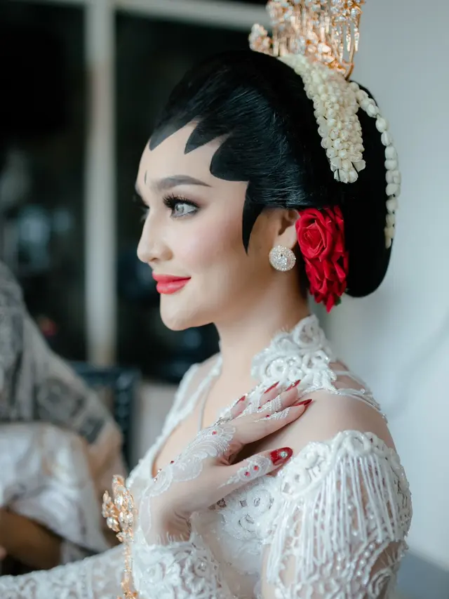 Paranormal Wirang Birawa menggelar pernikahan dengan selebgram Umi Kalsum