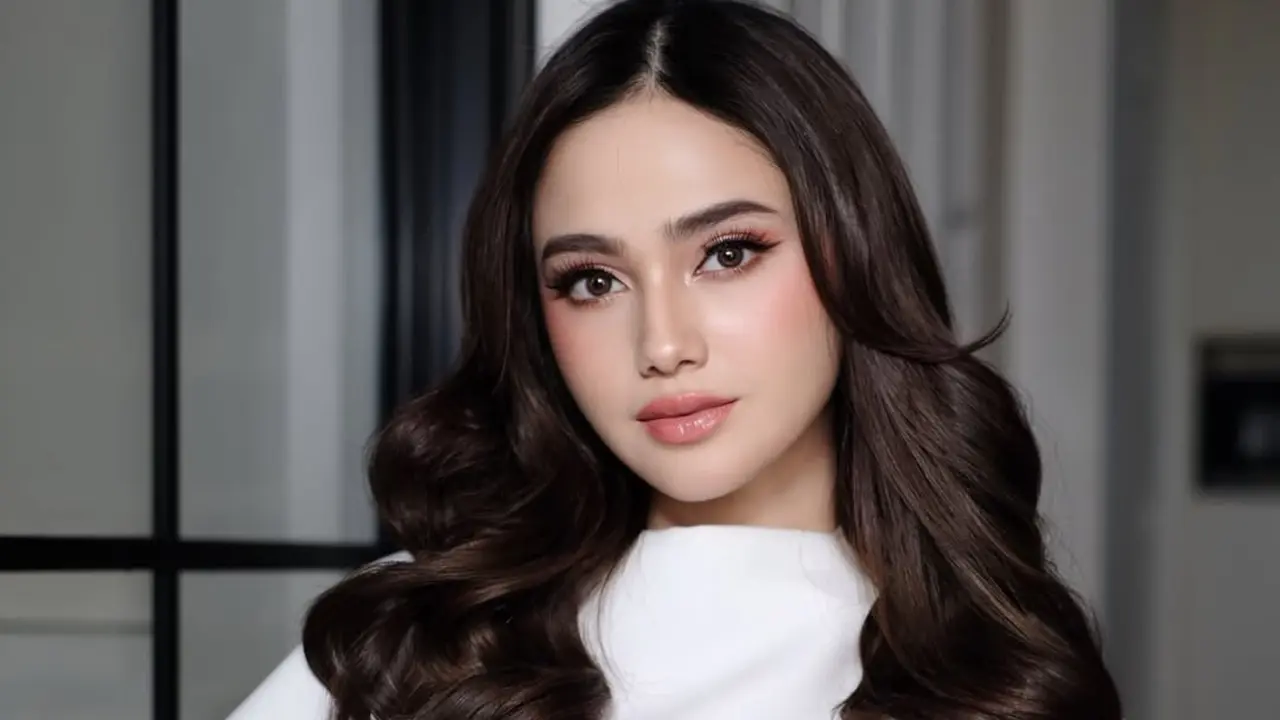 Sebentar Lagi Jadi Istri El Rumi, Pesona Bride-to-Be Syifa Hadju Saat Bridal Shower Dipulas Makeup Flawless Bikin Pangling