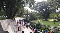 Nikmati suasana kota Bogor dengan berjalan mengelilingi lingkar Istana dan Kebun Raya Bogor. 