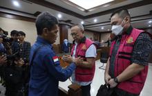 FOTO: Tiga Terdakwa Kasus  Korupsi Minyak Mentah  Dituntut Penjara 8 Tahun hingga 14 Tahun
