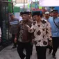 Walikota Depok, KH Mohammad Idris (tengah) dan Ketua Yayasan Ar Royyan Kalimulya, Ustadz Rafi Muzzani (kanan) saat menghadiri acara milad ke-5 Ar Royyan. (Dok. Ar Royyan)