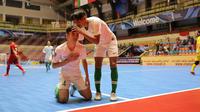 Pemain Timnas Futsal Indonesia U-20 merayakan gol ke gawang Vietnam dalam laga perempat final Piala AFC Futsal U-20 2019 di Shahid Poursharifi Arena, Tabriz, Iran, Selasa (18/6/2019). Indonesia melangkah ke semifinal setelah menang 7-5 atas Vietnam (AFC)