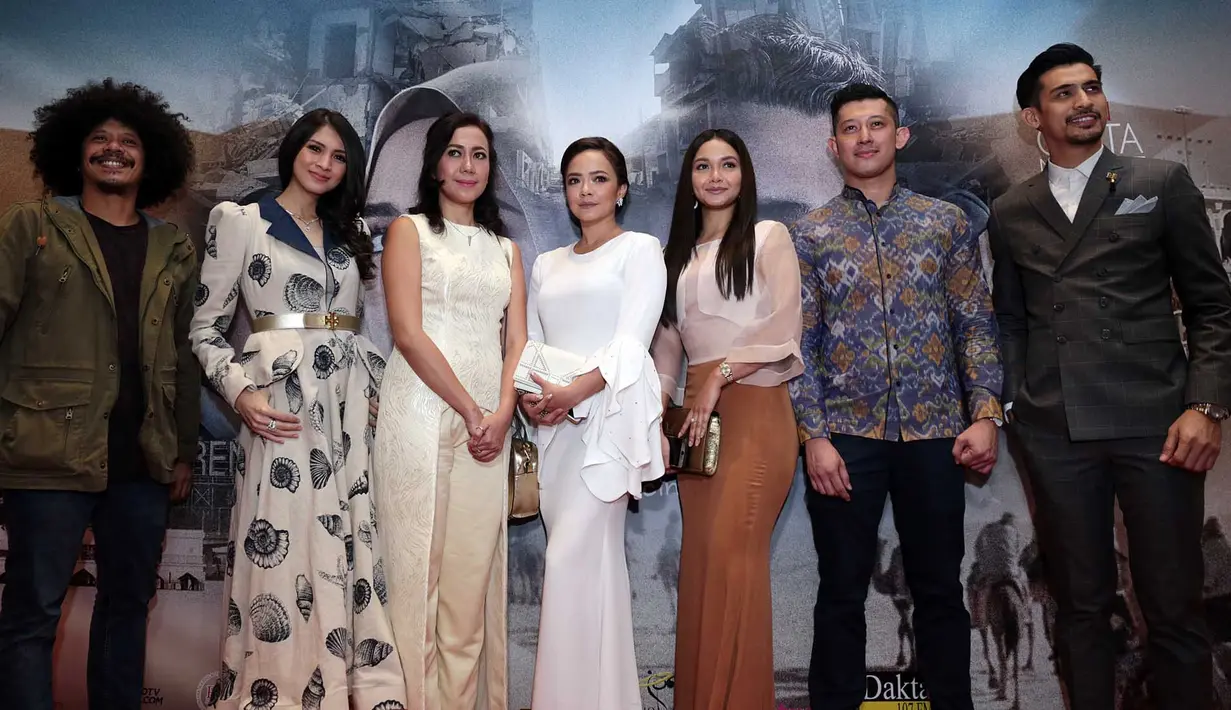 Bukan hanya Donita dan Fachri Albar, film Bukan Cinta Malaikat ini juga dibintangi Nora Danish, Ashraf Muslim, Dewi Irawan dan Edi Brokoli. Mulai 13 Juli 2017, film ini mulai tayang di Bioskop kesayangan anda. (Deki Prayoga/Bintang.com)