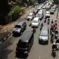 Sejumlah kendaraan terjebak kemacetan di ruas jalan Lenteng Agung Raya arah Pasar Minggu, Jakarta, Rabu (2/12/2015). Kurangnya kesadaran warga menaati peraturan lalu lintas seringkali berimbas pada kemacetan. (Liputan6.com/Helmi Fithriansyah)