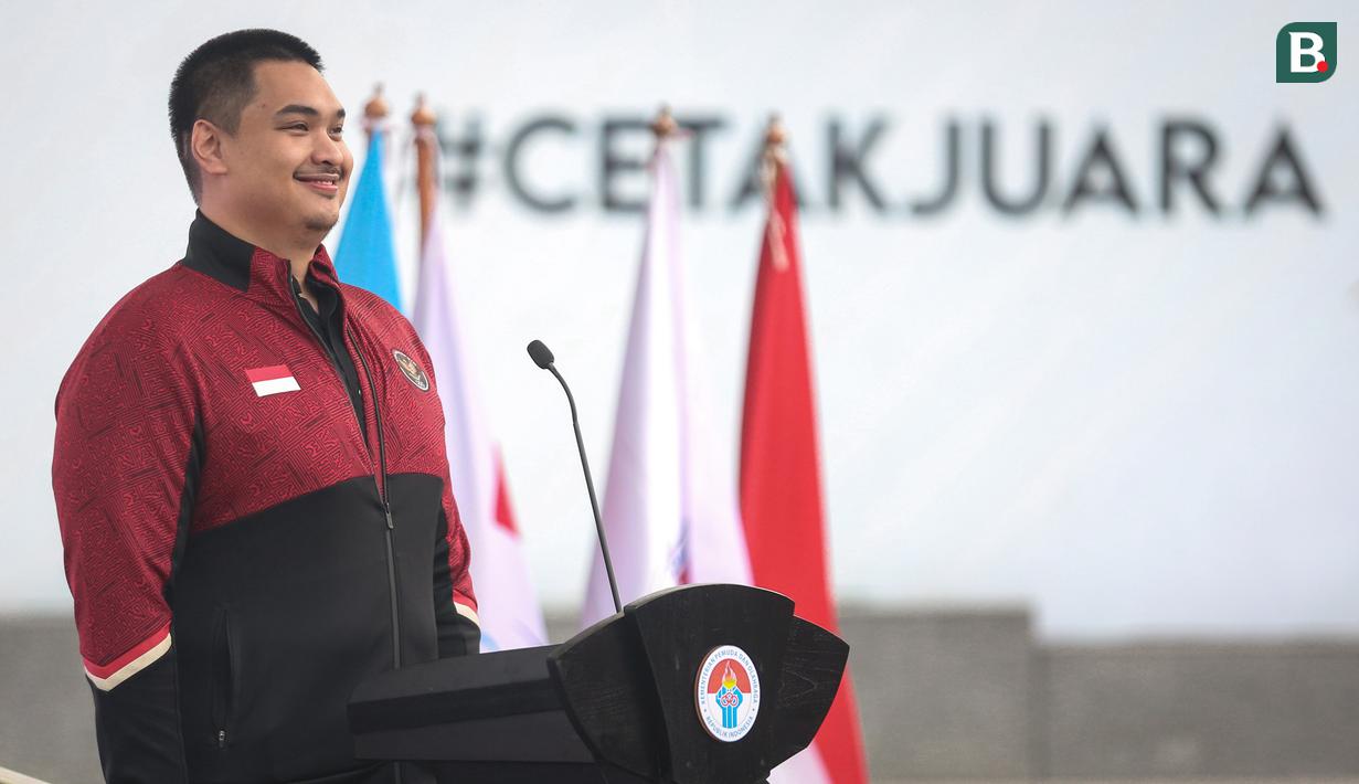 <p>Menteri Pemuda dan Olahraga Republik Indonesia, Ario Bimo Nandito Ariotedjo saat pengukuhkan kontingen Indonesia untuk SEA Games 2023 Kamboja yang berlangsung di Kantor Kemenpora, Senayan, Jakarta, Selasa (02/05/2023). Sebanyak 599 atlet akan tampil dalam 31 cabang olahraga. (Bola.com/Bagaskara Lazuardi)</p>