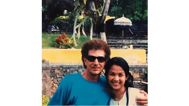 Beda Usia 37 Tahun, Ini 6 Potret Ahmad Albar dan Istri yang Rayakan Anniversary ke-14