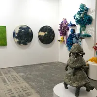 Art Jakarta 2023 berlangsung di JIExpo, Kemayoran, Jakarta, 17--19 November 2023. Setidaknya ada 40 galeri dari Indonesia dan 28 galeri mancanegara yang mengusung karya terbaru seniman mereka. (Liputan6.com/Asnida Riani)