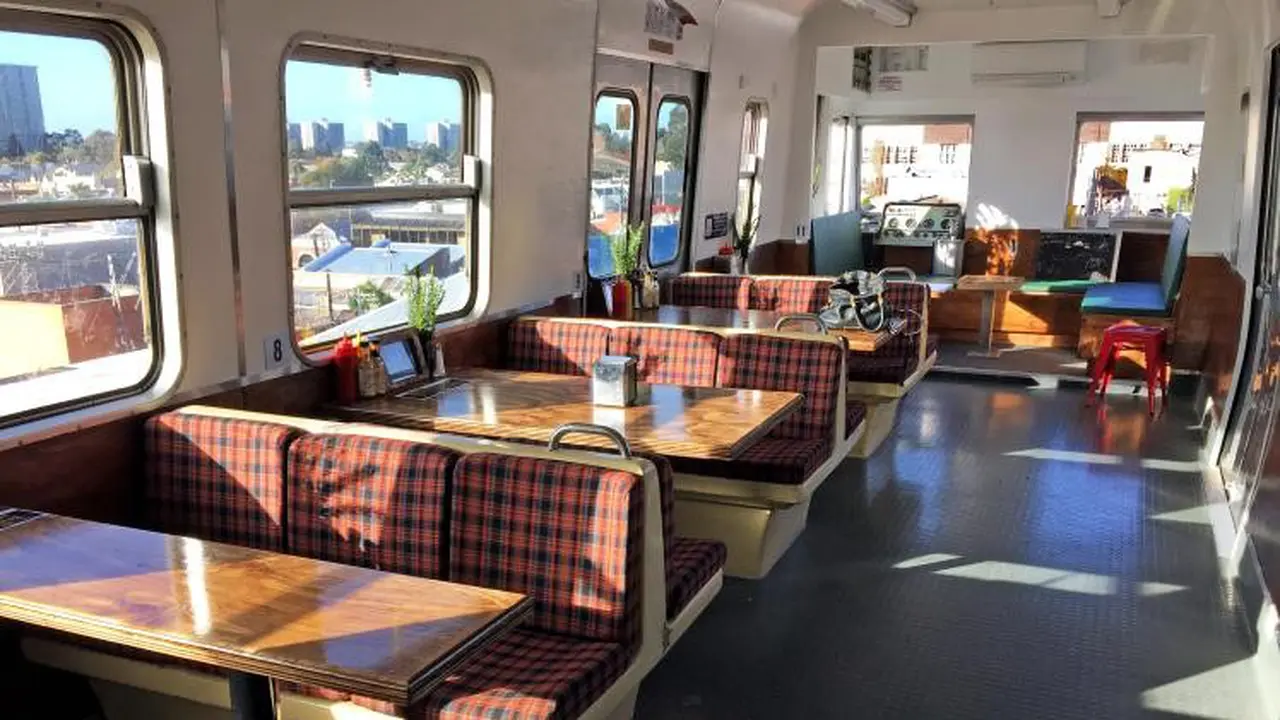 [Bintang] 10 Restoran Romantis untuk Nikmati Matahari Terbenam di Melbourne