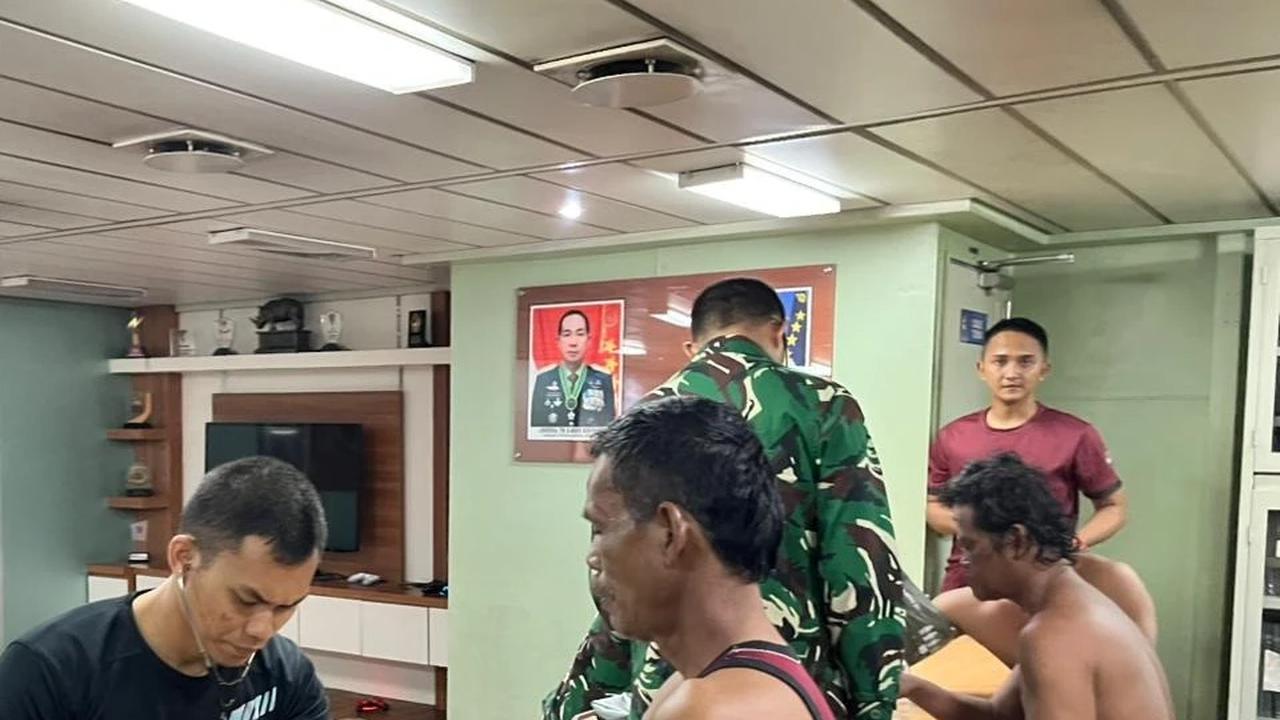 Evakuasi ABK Kapal Terbalik di Laut Arafuru