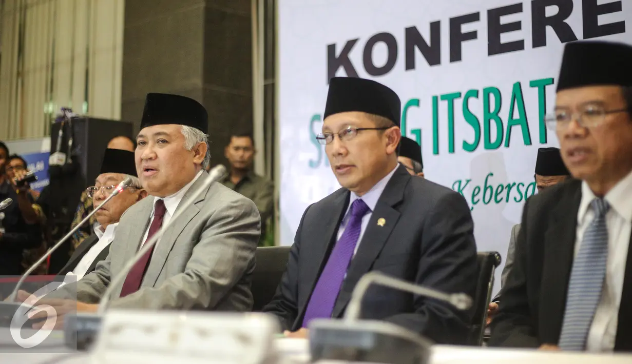 Ketua Umum MUI, Din Syamsuddin mengajak umat Islam di Indonesia untuk mengumandangkan takbir usai Menag Lukman mengumumkan penetapan 1 Syawal 1436 Hijriah pada Jumat, 17 Juli 2015, Jakarta, Kamis (16/7/2015). (Liputan6.com/Faizal Fanani)