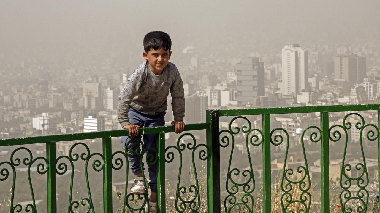 Iran Diterjang Badai Pasir-AFP 3