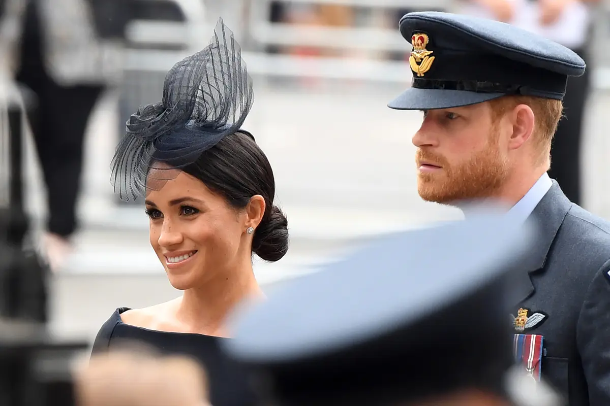 Senyum Memesona Meghan Markle Saat Hadiri Peringatan 1 Abad RAF