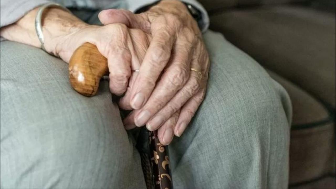Viral Nenek Bertongkat Masuk Rumah Warga di Jatinegara, Polisi Imbau Kewaspadaan