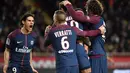 Para pemain Paris Saint-Germain merayakan gol Neymar saat melawan AS Monaco pada lanjutan Ligue 1 di Louis II stadium, Monaco, (26/11/2017). PSG menang 2-1. (AFP/Yann Coatsaliou)